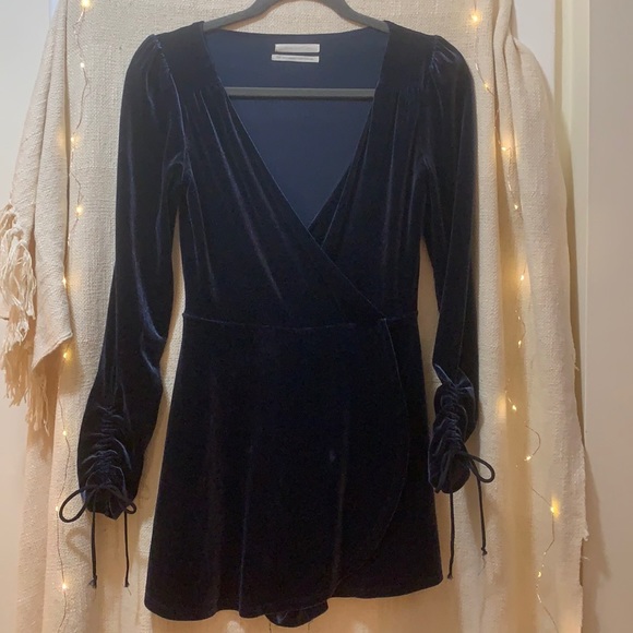 Navy velvet romper by Urban Outfitters - Picture 1 of 5
